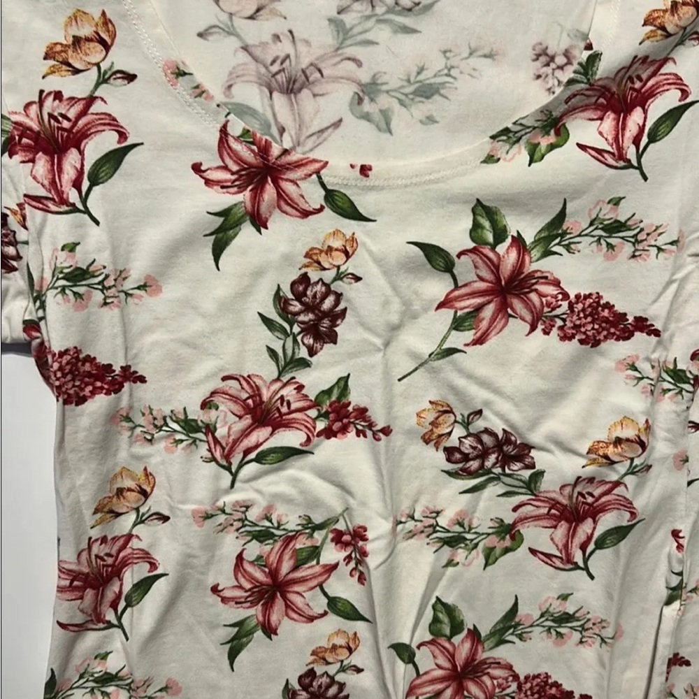 Amisu Floral Print Short Sleeve Top - Red and Green